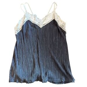 Chelsea Tank Top L Gray‎ Crochet Lace Trim Pleated Sleeveless Cami Casual